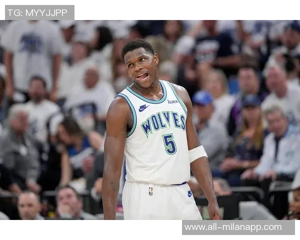 爱德华兹半场表现平平次节仅靠罚球得分球队状态堪忧