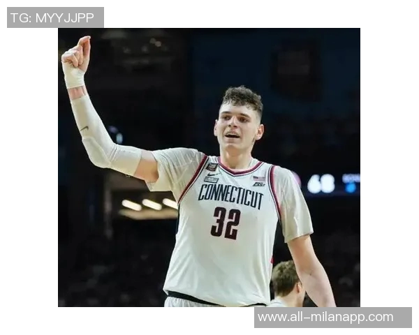 孙悦盛赞斯普利特称其为NBA最佳教练并批评球队战术单一