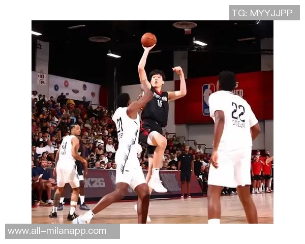 杨瀚森连续五场未出场媒体分析耐心等待机会的重要性