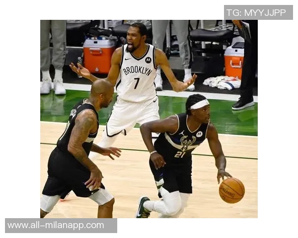 波蒂斯半场表现抢眼三分球命中率高达100贡献11分与3个篮板